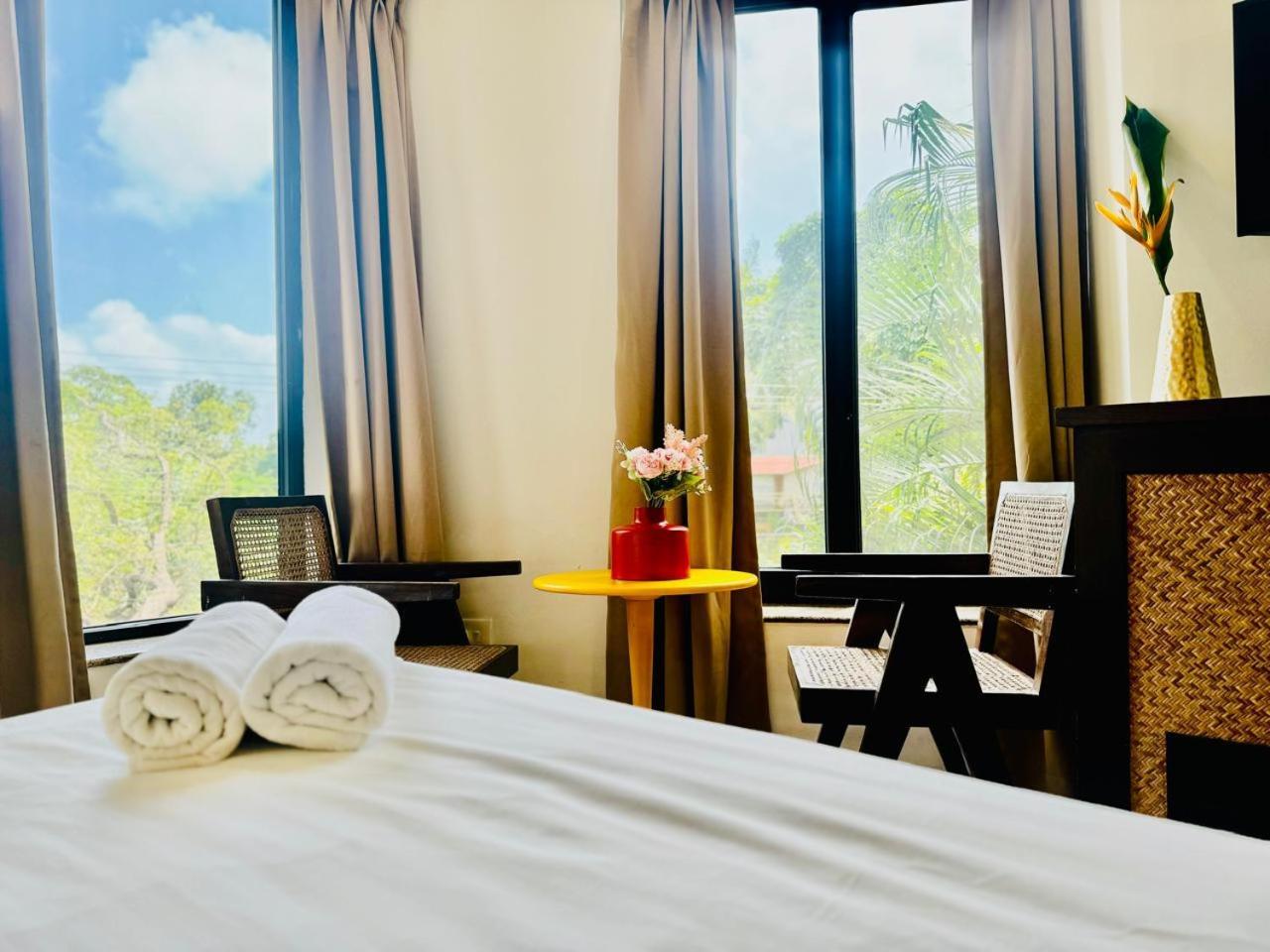 Half Hotel, カラングート エクステリア 写真